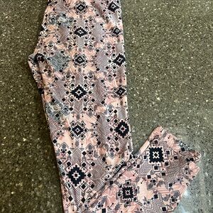 LuLaRoe Pink and Black Geometric Butter Soft Leggings OS Tall and Curvy Yoga Gym